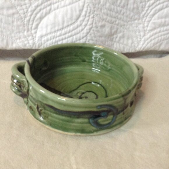 Mosquito Mud Green Studio Dish/Bowl. Signed, Hand thrown, Artistic, Collectible - Picture 2 of 4